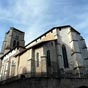 Saint-Astier : L'église se dresse en centre-ville, à proximité d'une place où a été érigée la statue du saint. L'édifice, roman à l'origine, a été fortifié, puis très remanié au XVe siècle.